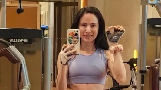 李若彤60岁马甲线照曝出拆解：跟同龄女星身材管理比，成色实锤了吗