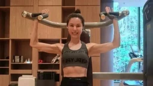 李若彤健身照算正面回应吗:60岁状态对比经典角色反差多大