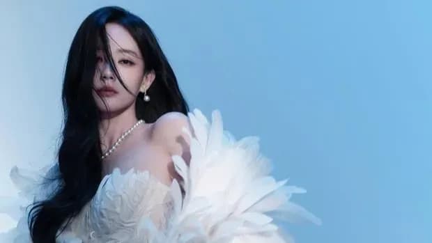 李一桐羽毛抹胸短裙上榜始末：女星性感造型扎堆到第几例了