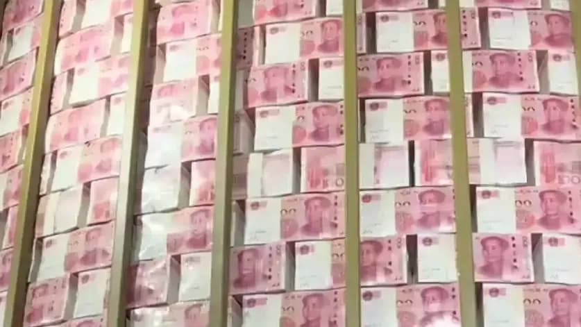 李子坝地下33米的一亿现钞，热搜说了哪几件事