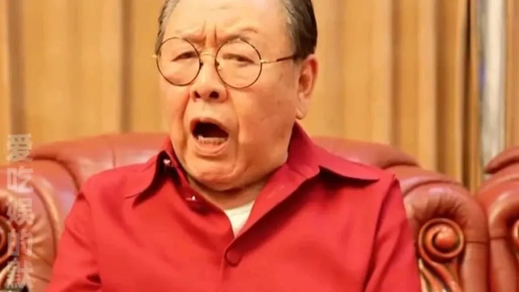 马德华81岁重演猪八戒名场面，退休在家写字画画