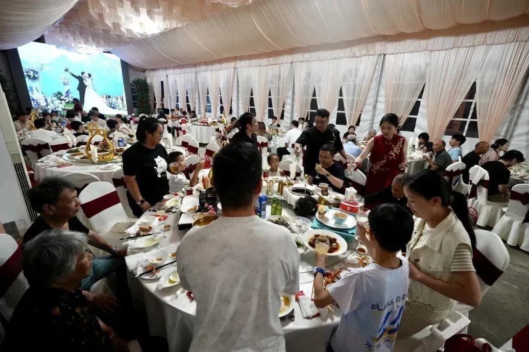 宁波四无婚礼盘点：钱花在菜和红包上，和常见办法差在哪