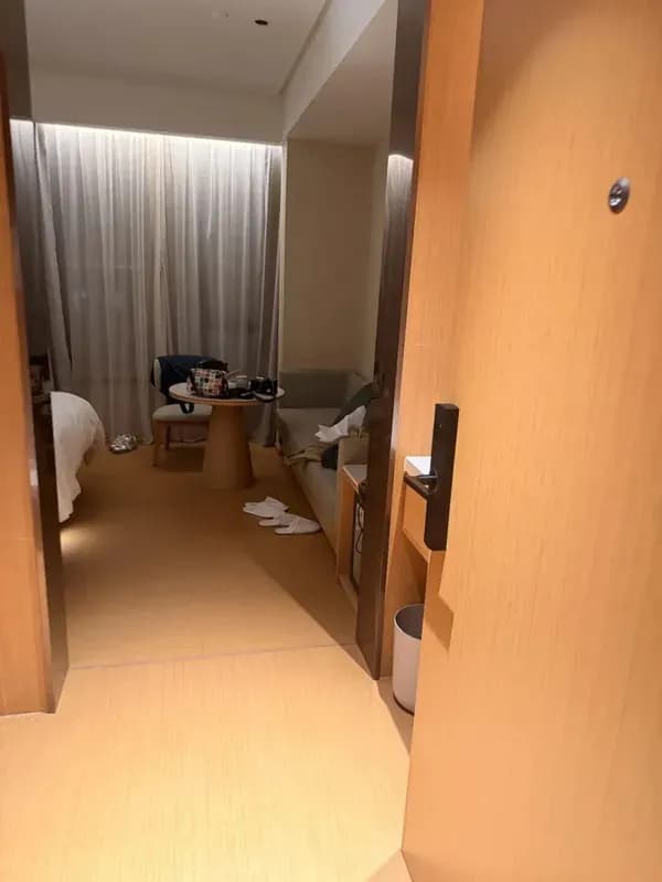 全季酒店房门敞开8小时溯源：监控查到了什么
