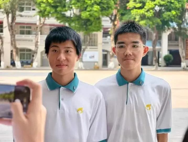 同桌690分：清华还是北大，两派吵起来了