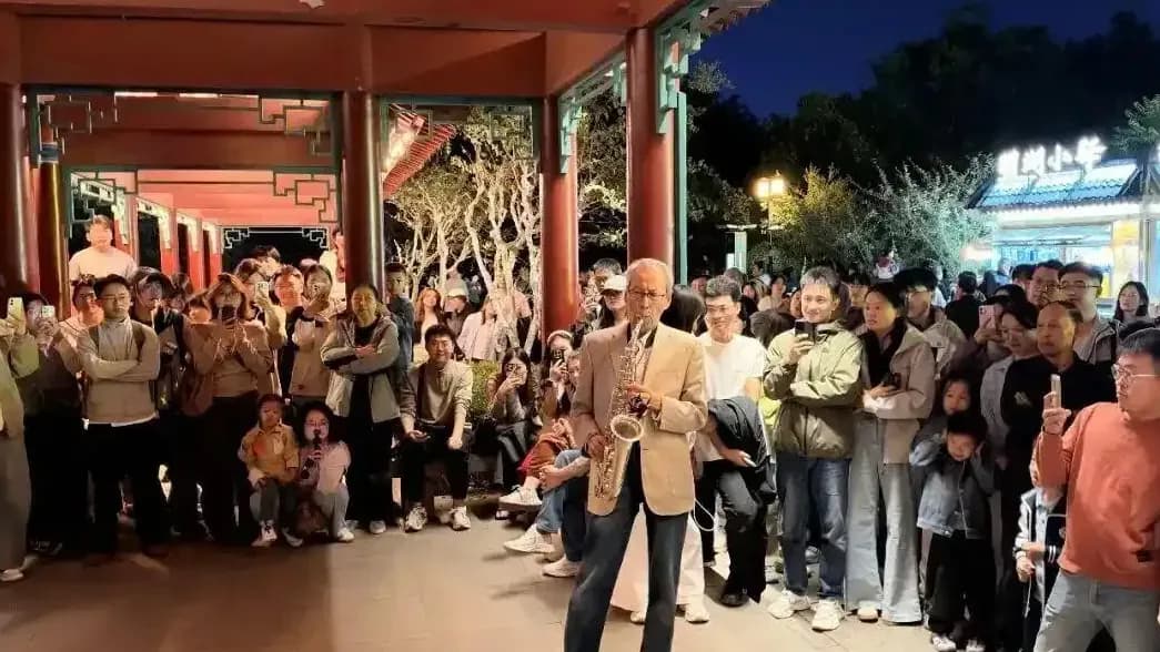 萨克斯大爷说后悔走红：吃不好睡不着，求证他说了什么
