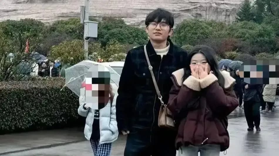 63斤驼背女孩被外卖男友求婚几问：14小时送单为凑多少手术费