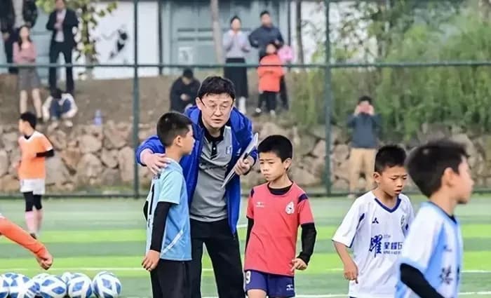 孙继海不敢带队参赛引质疑求证：青训履历经得起扒吗