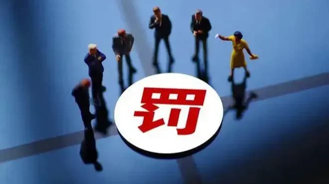 重庆的哥飙车追逐盘点：纠纷、乘客、刑拘三件事