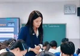 高校老师为落后知识向学生道歉：三件事看懂共鸣