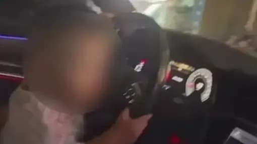 2岁孩子握方向盘发朋友圈被罚：三个细节一次说清