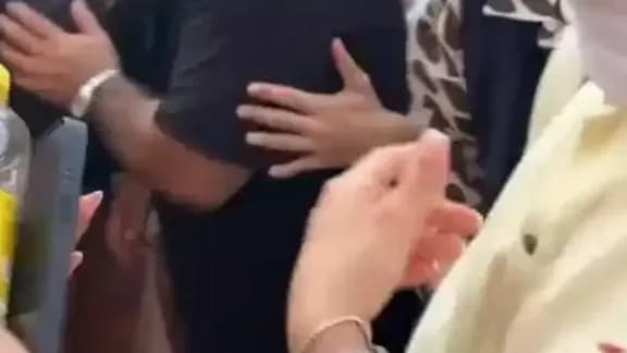 全世界都在找中国游客拍照？视频出处和评论说了什么
