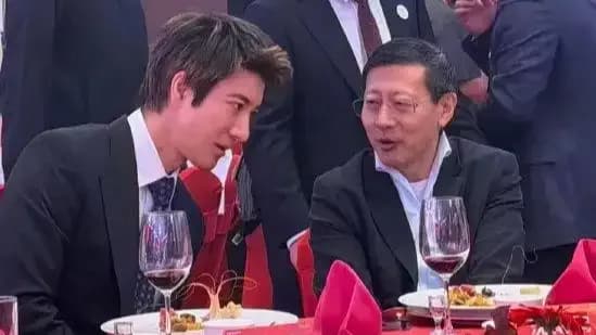 宇树上市庆功照三件事盘点：王力宏坐1号桌是怎么回事