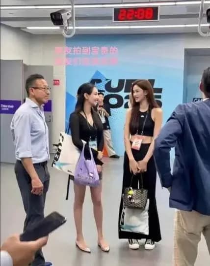 蔡崇信离婚翻出旧照，王秋怡回应三件事：工作伙伴说法可信吗