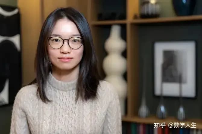 韦东奕课后追问王虹请教，网友嗑起「数学CP」