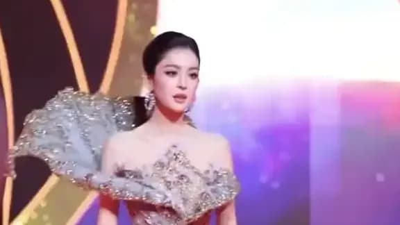 文荣奖红毯女星造型被封号：娜扎「人间马蹄莲」实锤了吗