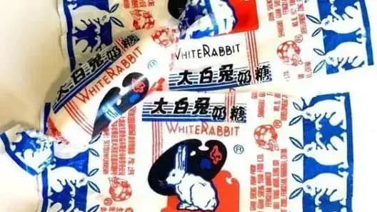 大白兔糖纸海外走红被封「设计杰作」：官方发声了吗