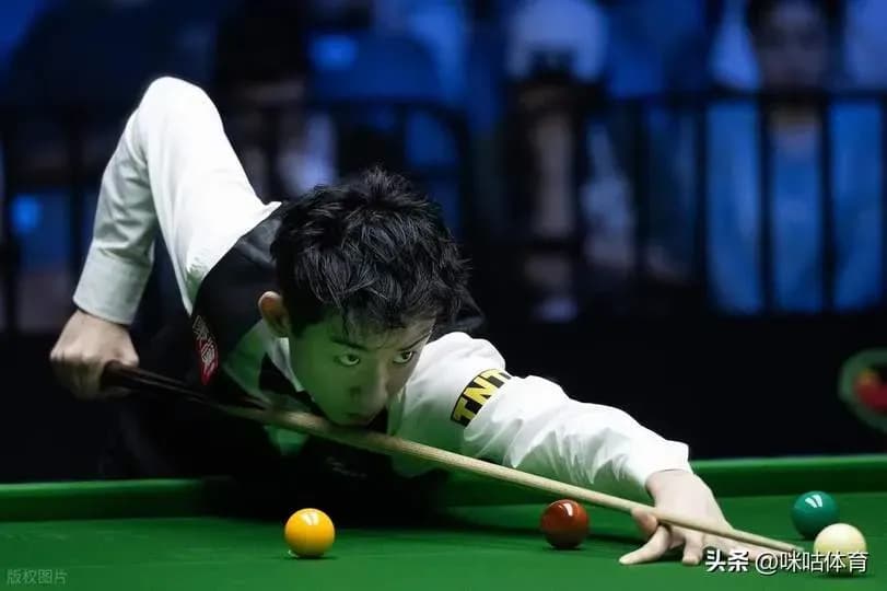 连赢4局收官：吴宜泽从5-4领先打到10-5，中国德比这样结束