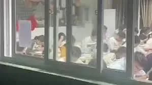 武汉中学家长轮值晚自习始末：通知、校方说法逐条对照