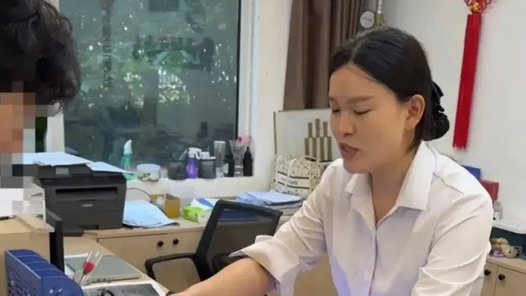 晒出3年物业费全免通知：新郑一小区31名学子换来7万减免
