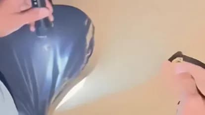 咬着手电筒连夜找金戒指：是服务到位，还是该有边界