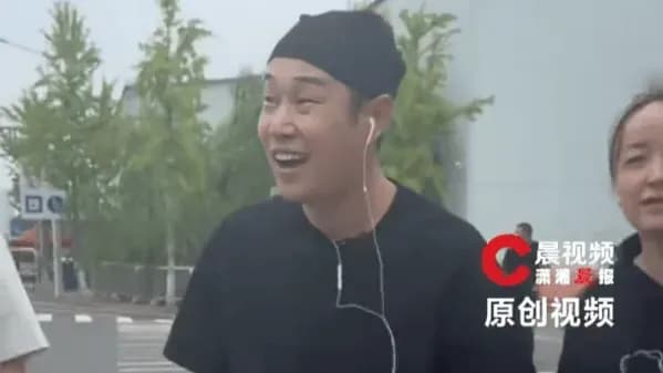 小沈阳送面包旧账：夸女儿沈佳润一句，为什么让他绷不住