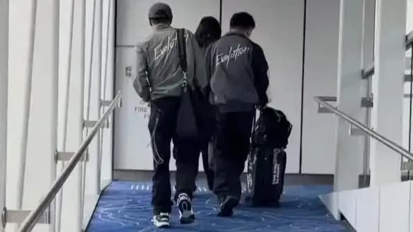 谢贤去世后谢霆锋首度露面：如期奔赴青岛开唱