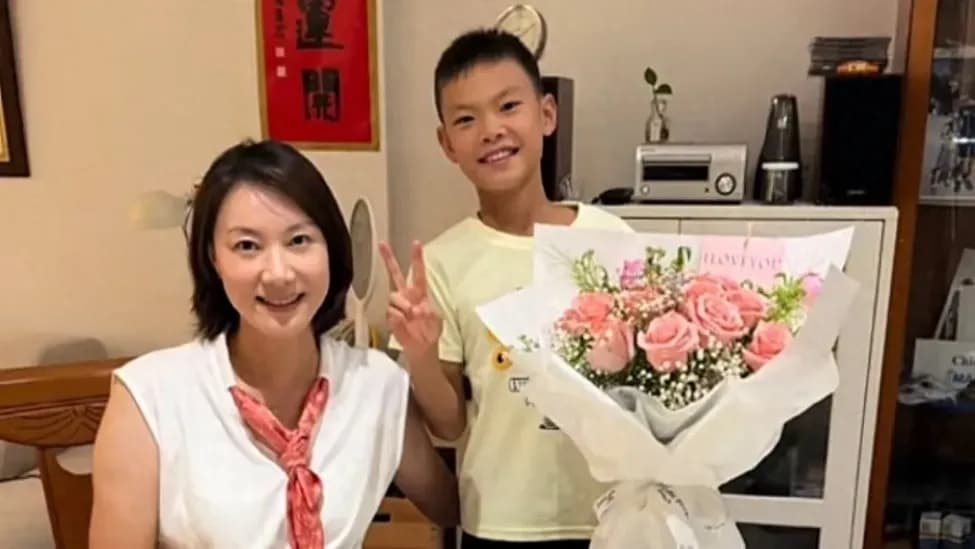 谢杏芳海外庆生照几问：林丹掌镜，儿子为何害羞入镜