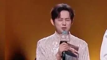杨丽萍说想做孔雀，何炅红着眼眶这样接