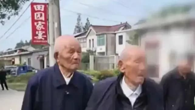 扬州104岁哥哥探望101岁弟弟：长寿秘诀求证