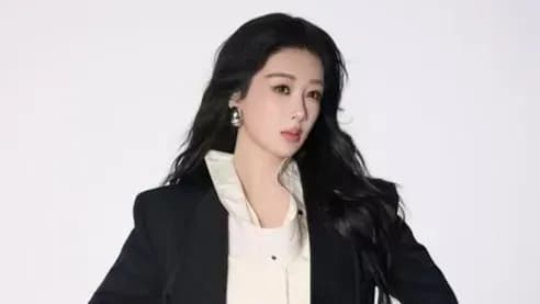杨紫黑西装造型两件事：私服还是路透，一次说清