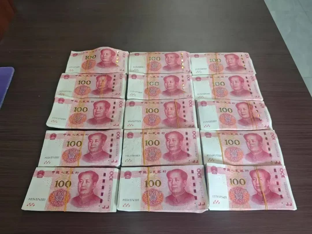 环卫工翻出15万现金上报报警：是本分还是该夸