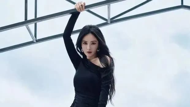 杨幂辛芷蕾小S金秋造型档案：三套气场摆一起谁更压场