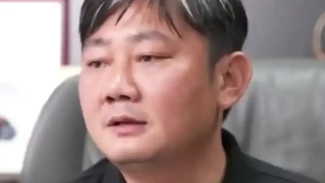 张雪机车ICU退车说法对照：连麦三句话，情况说明逐条回