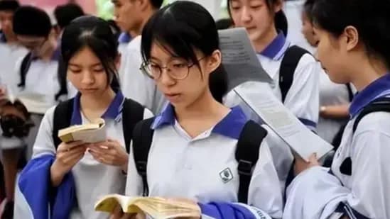 高分生弃普高选中本贯通该不该：两派吵起来了
