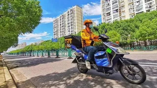 大学生送外卖倒欠200多三件事盘点:协议、结算、扣款理由卡在哪