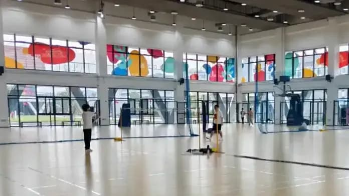 大学排课太少家长慌了:新生回应「学习不仅仅靠上课」