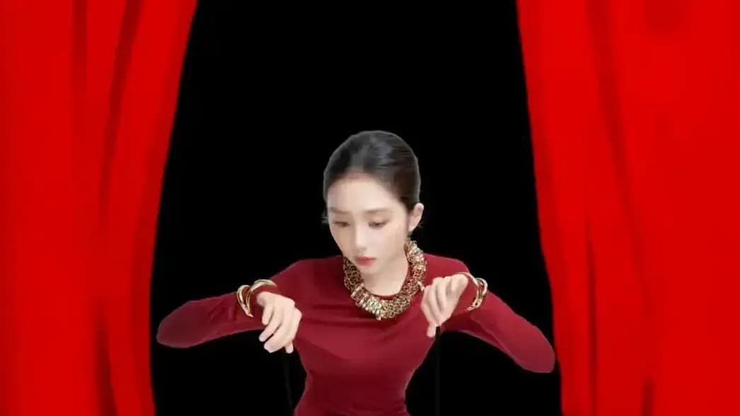 黄多多红毯首秀曝香奈儿高定,品牌首次给她造型