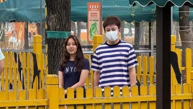 贾乃亮带甜馨游东北虎林园时间线:身高追到肩膀是怎么被发现的