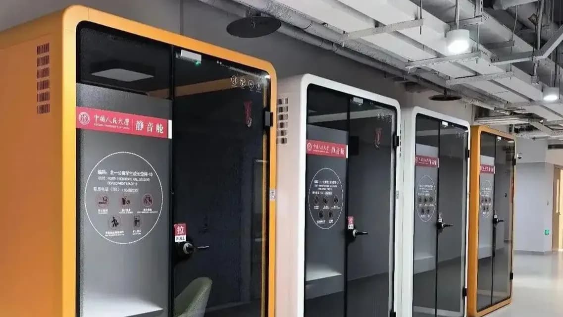 走进高校图书馆静音舱:接电话、线上面试有了专属小房间
