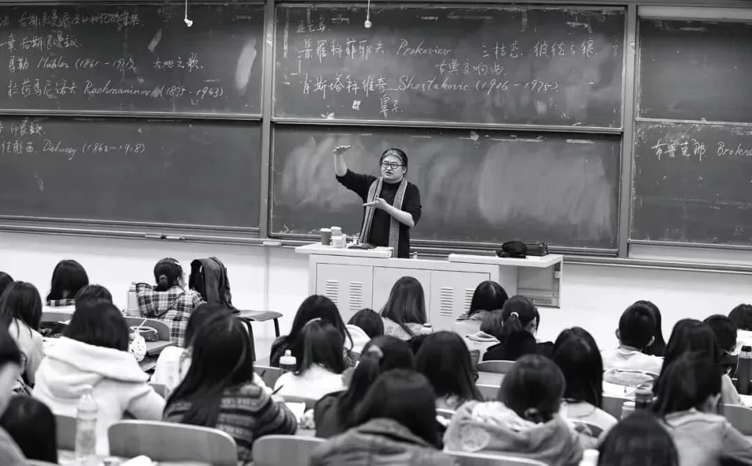 刘欢背景档案:法语文学生到音乐大家,这段旧账怎么讲