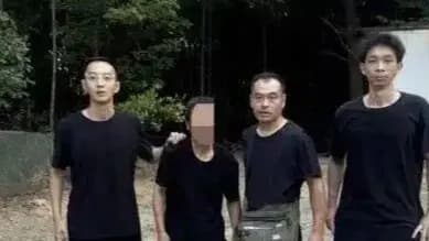 藏进深山13年:40度高温里搜8小时把人揪出来