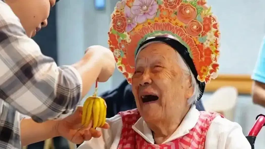 103岁李奶奶「还想活」:90后黄艳玲养老院四年始末