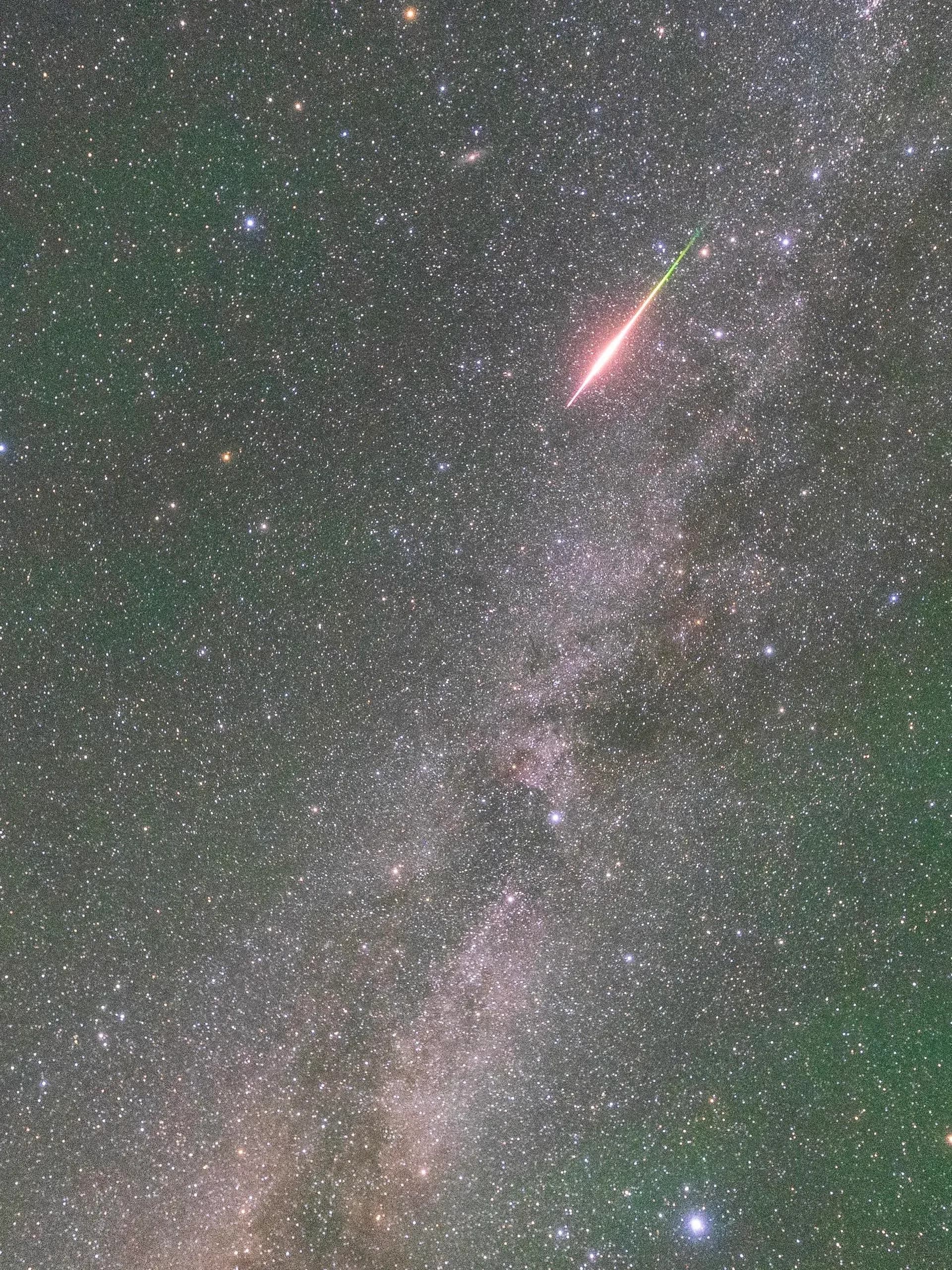 英仙座流星雨围观时间线:预热、蹲守、晒图三步全记录