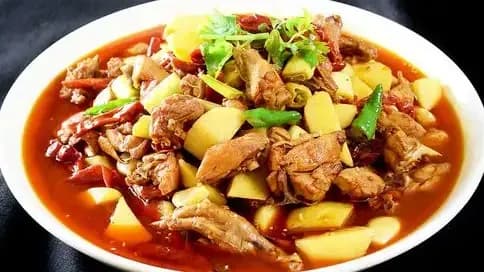 大盘鸡放土豆被报警求证:30元差价算不算欺诈